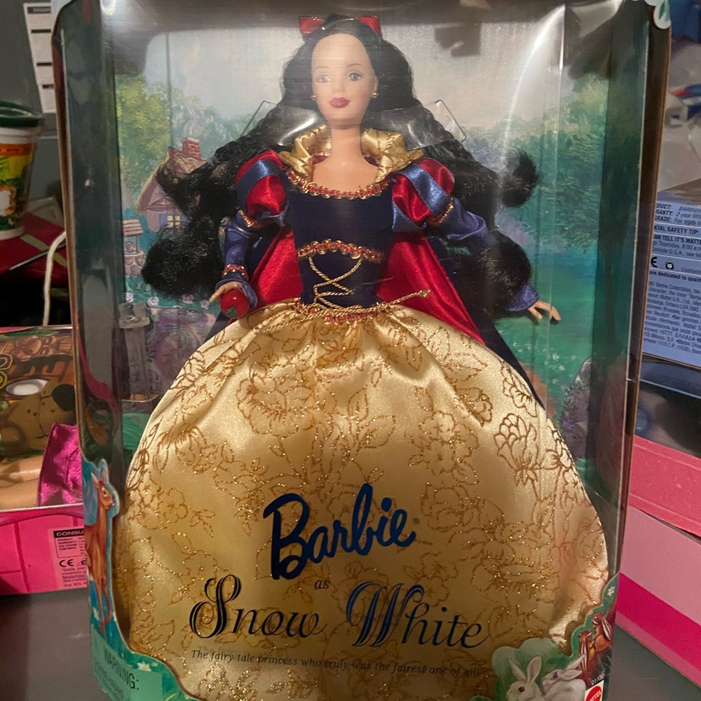 NIB Barbie as Snow White doll 1999